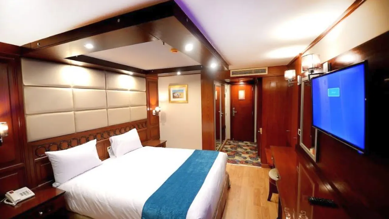 رحلة الباخرة بلو شادو II